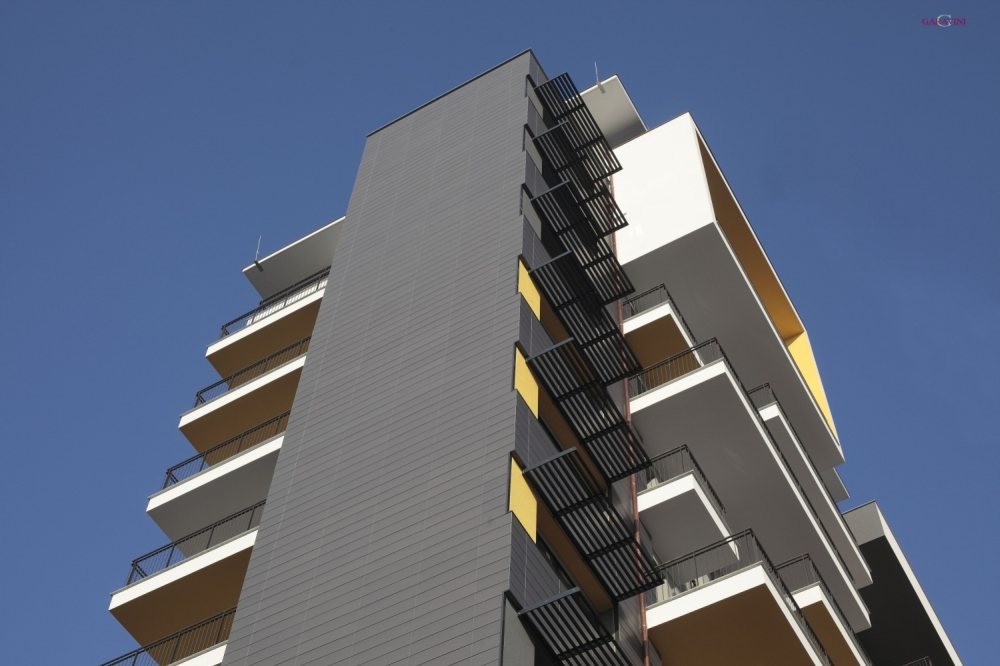 Facciate di edifici a torre